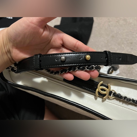 Chanel Gabrielle Bag Large - Picture 5 of 9